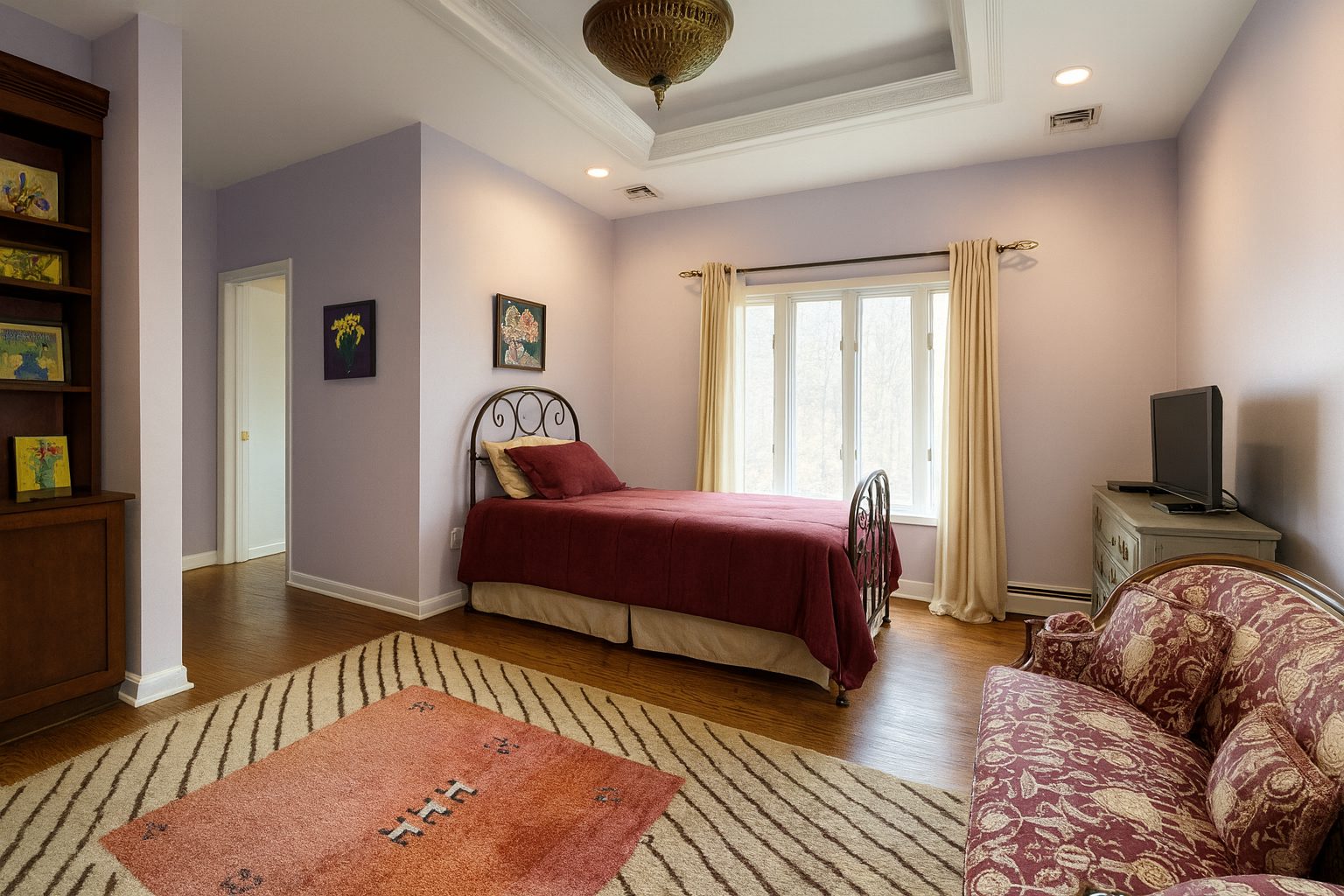 Guest bedroom